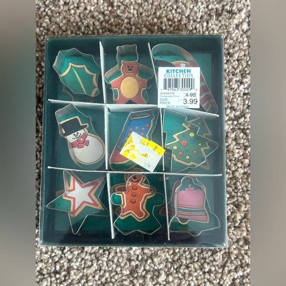 128 Vintage Cookie Cutters Red Plastic‎ HRM Crown Holidays McDonald’s Copper - Picture 9 of 16